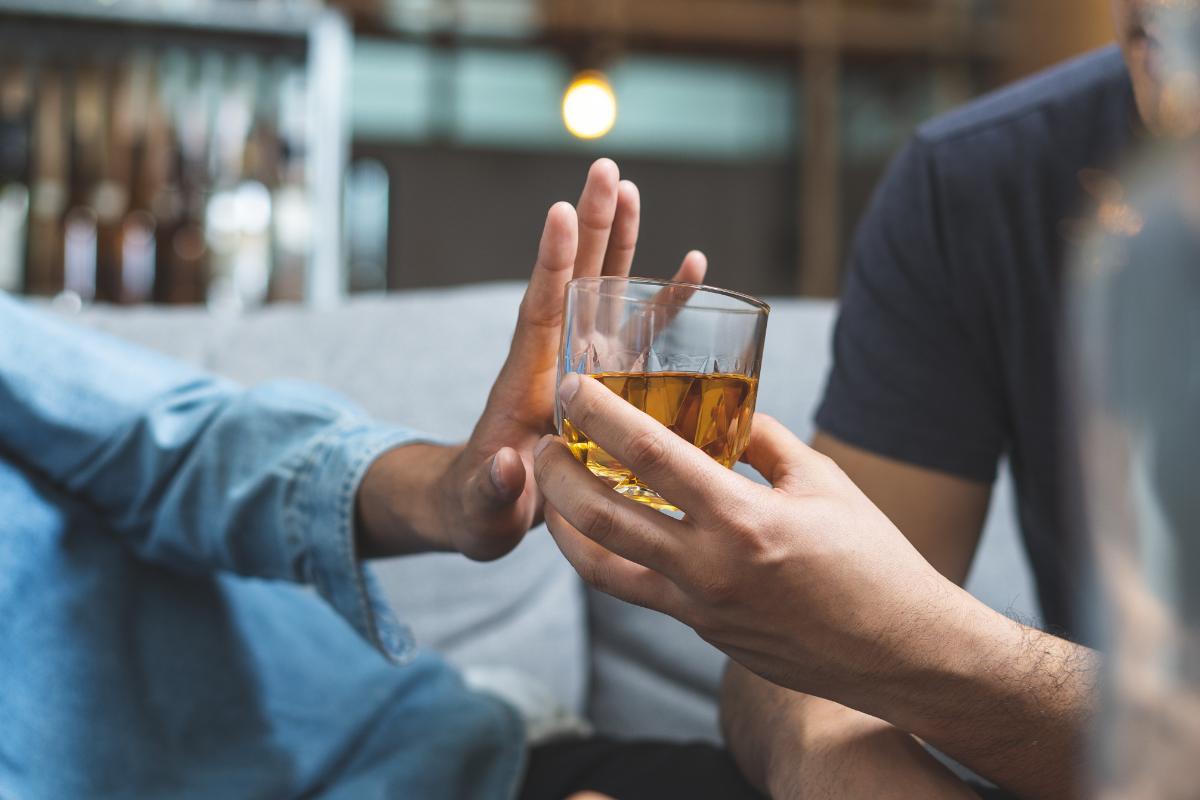 Evitați consumul de alcool