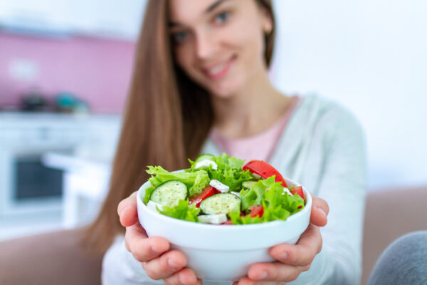 Dieta paleo: ce trebuie să știi înainte de a renunța la produsele procesate