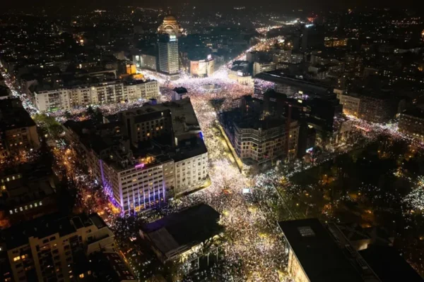 Dispersarea manifestanților cu arma sonică în Sebia: Președintele Vucic a chemat „KGB”-ul