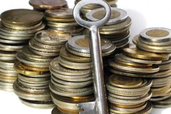Ratele creditelor ipotecare scad ca pondere în veniturile unui debitor pe termen lung