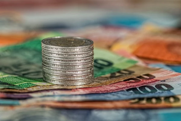 Leul se apreciază din nou față de euro. Cursul anunțat de BNR