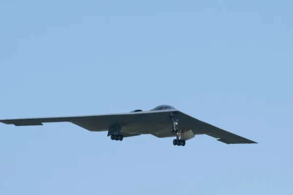 Cum se pregătesc piloții SUA pentru misiuni de 40 de ore cu B-2, bombardierul de 2.000.000.000$