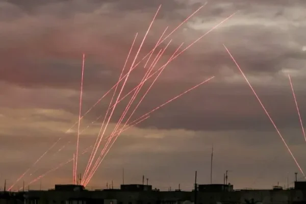 Rachetele și dronele rusești bombardează orașele ucrainene aflate departe de linia frontului, în ciuda negocierilor de pace