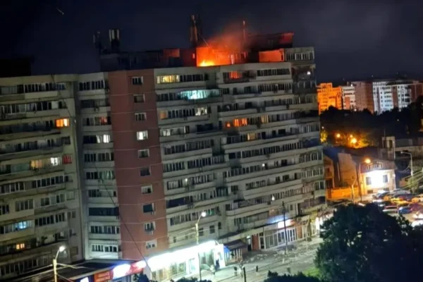 Dronă prăbușită pe un bloc din Galați: doi răniți și zeci de evacuați