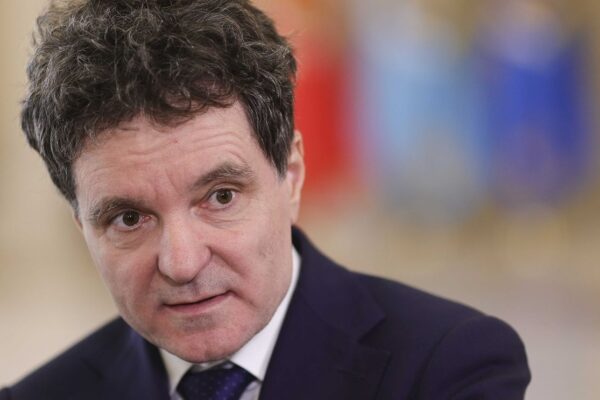 Nicușor Dan ar putea desemna un premier independent pentru un guvern PSD