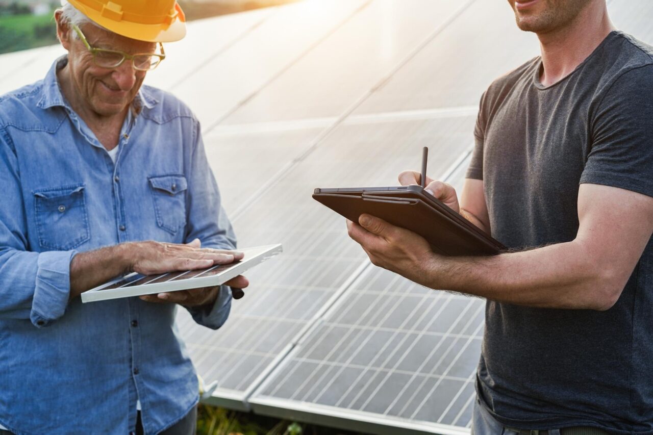 Ce trebuie să întrebi instalatorul înainte să cumperi un sistem fotovoltaic